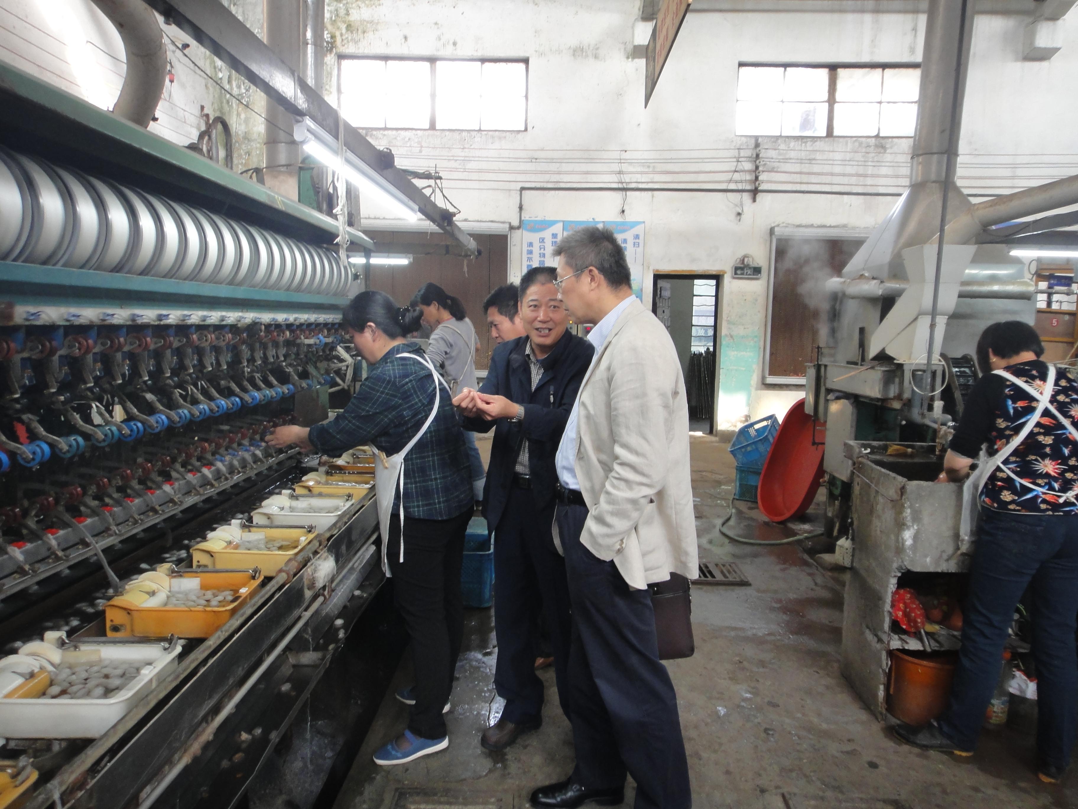 调研海安缫丝企业 力求攻克行业难题